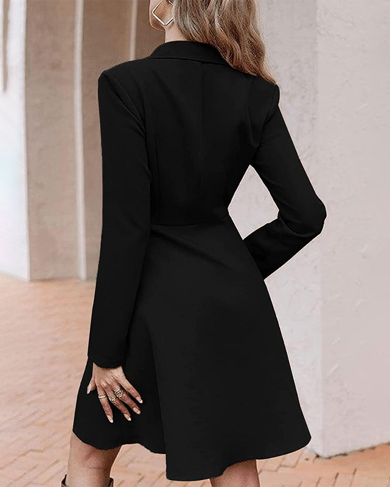 Elegant kjole med knapper