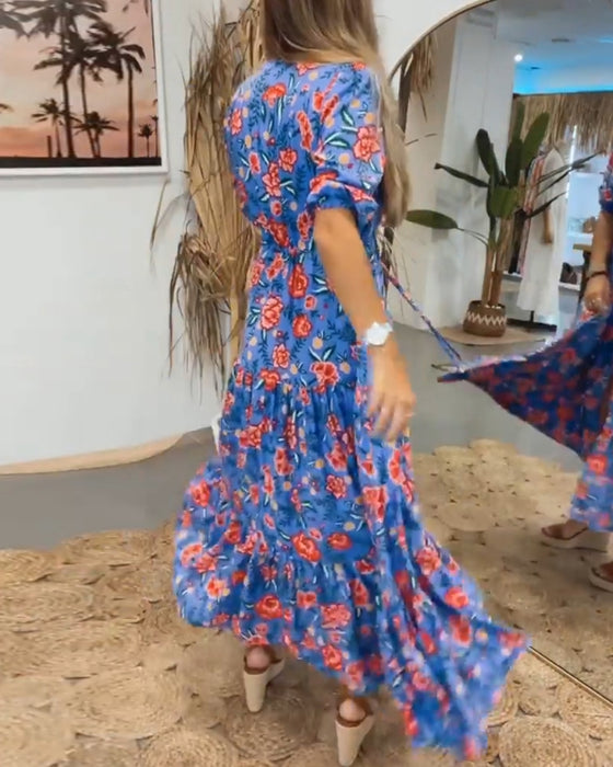 Kjole med rosetrykk og splitt