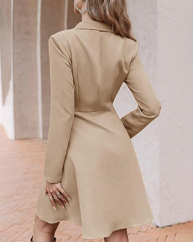 Elegant kjole med knapper