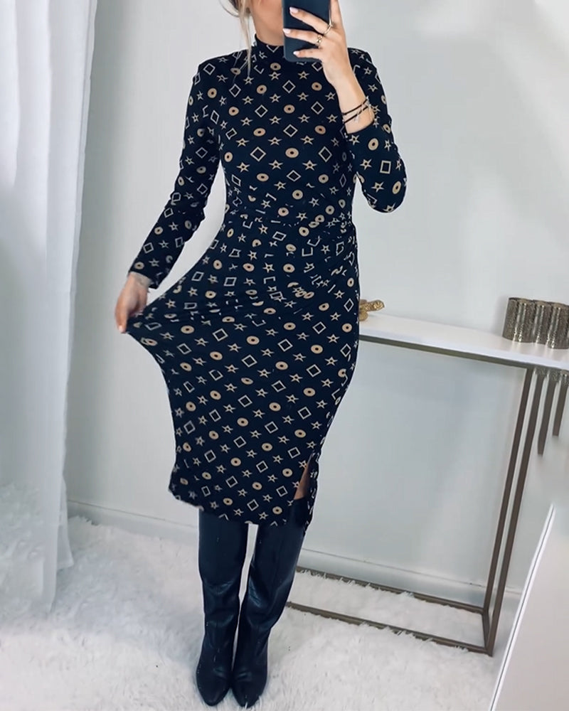 Elegant kjole med geometrisk trykk med høy hals