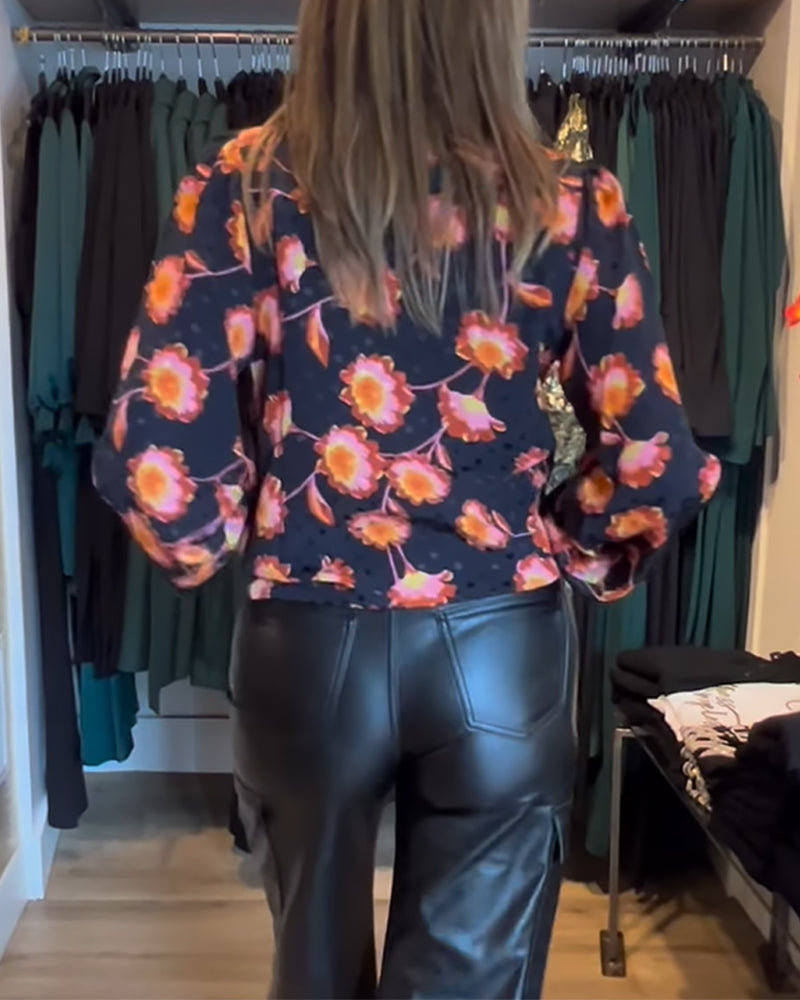 Causal topp med blomstertrykk