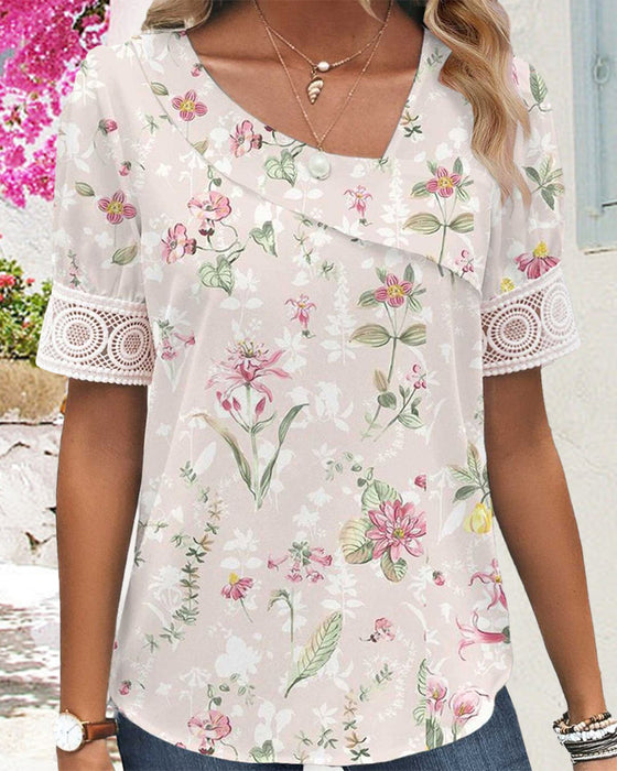Topp med korte ermer og blomstermønster