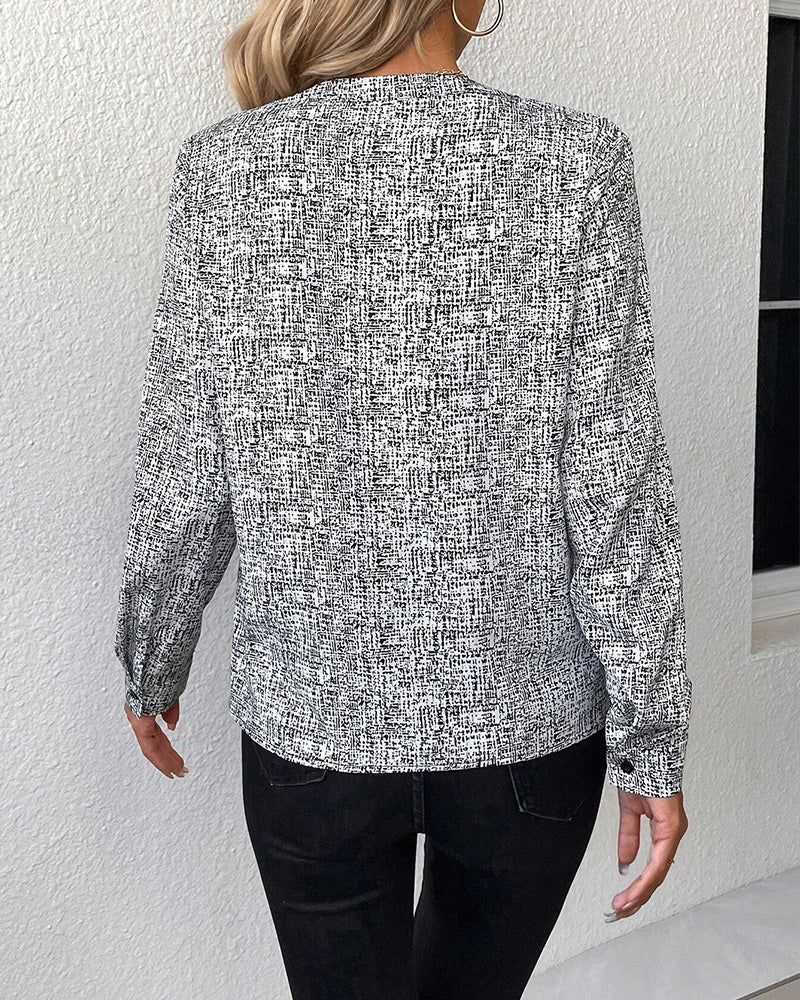 Elegant langermet bluse med V-hals
