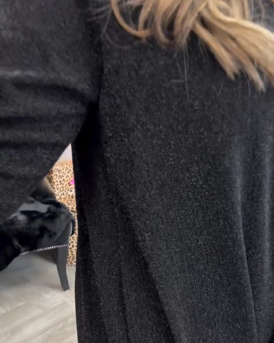 Uformell ensfarget kjole med klokkeerm og V-hals