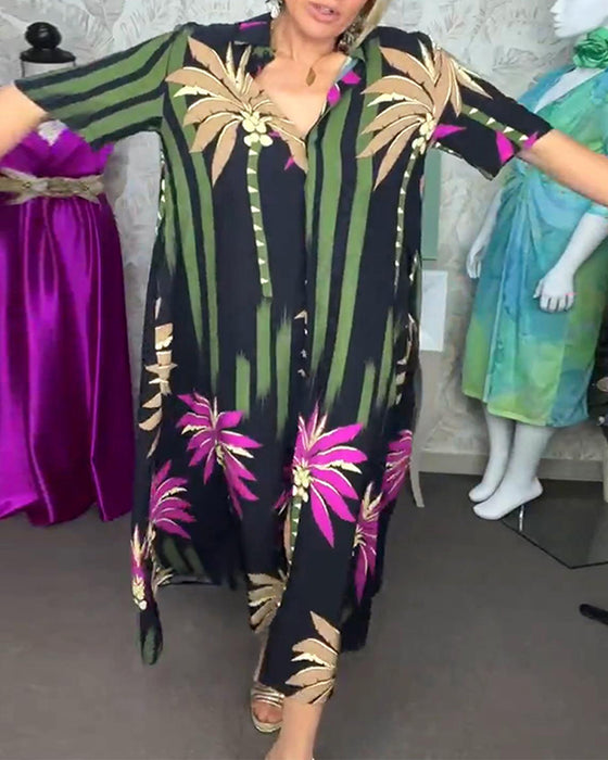 Uformell løs kjole med kortermet splitt med bladtrykk