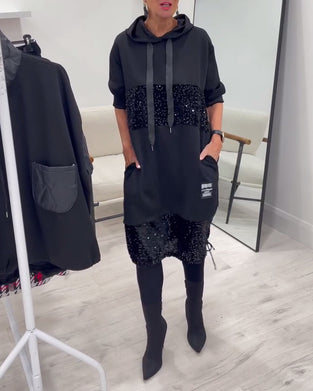 Kjole Med Hette Og Moteriktig Patchwork