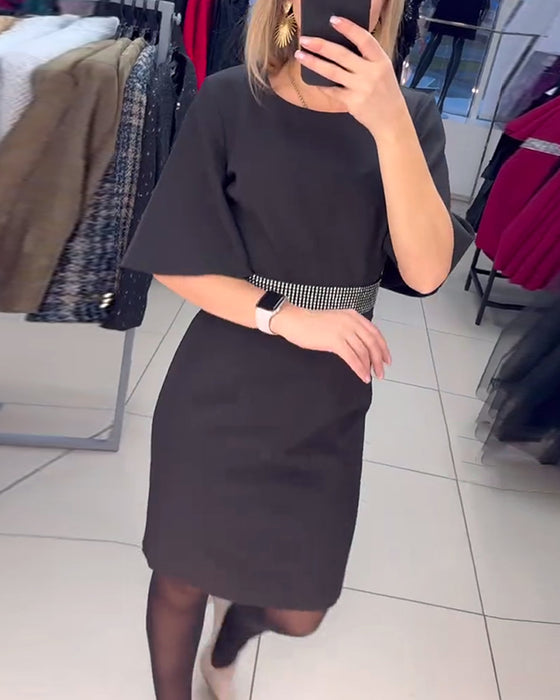 Kjole Rund Hals Utsvingt Halv Erme Midje