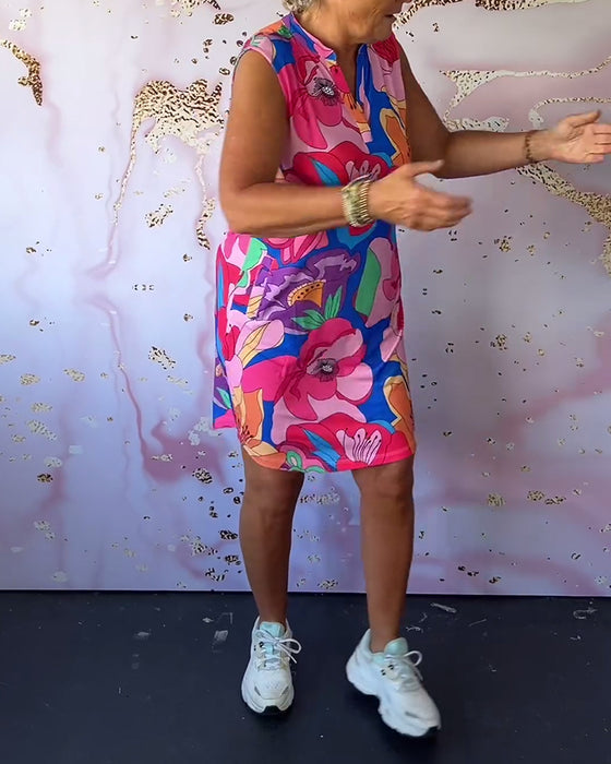 Ermeløs kjole med blomstermønster