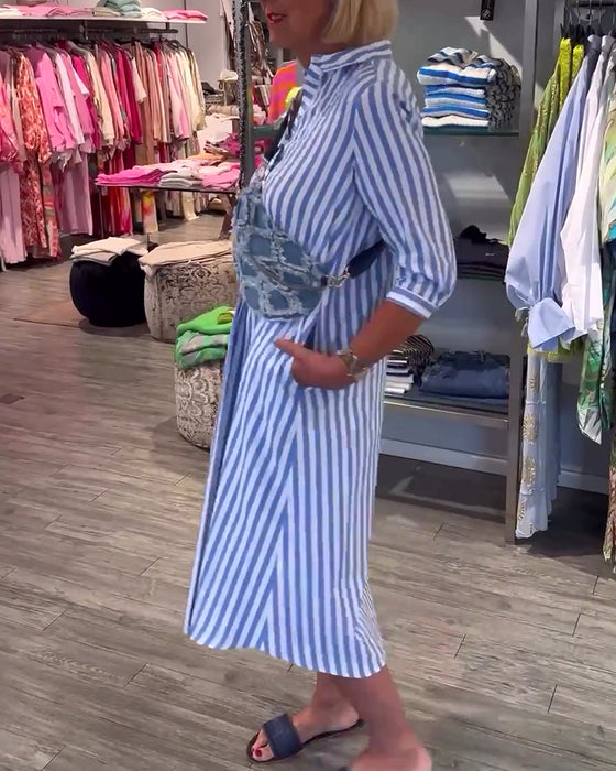 Kjole med jakkeslag med stripetrykk