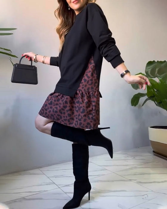 Uformell kjole med patchwork leopardmønster