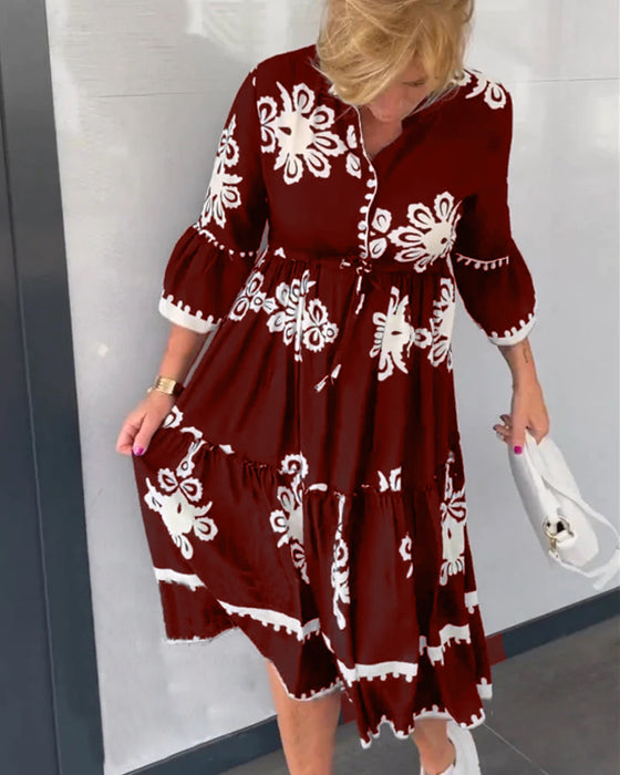 Kjole med blomstertrykk med 3/4-ermer