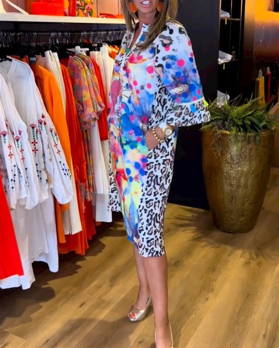 Midikjole med V-hals i leopardmønster