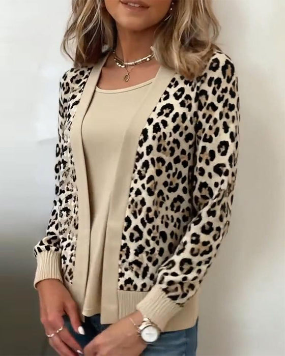Topp Med Falsk To-Dels Utseende Og Leopardprint