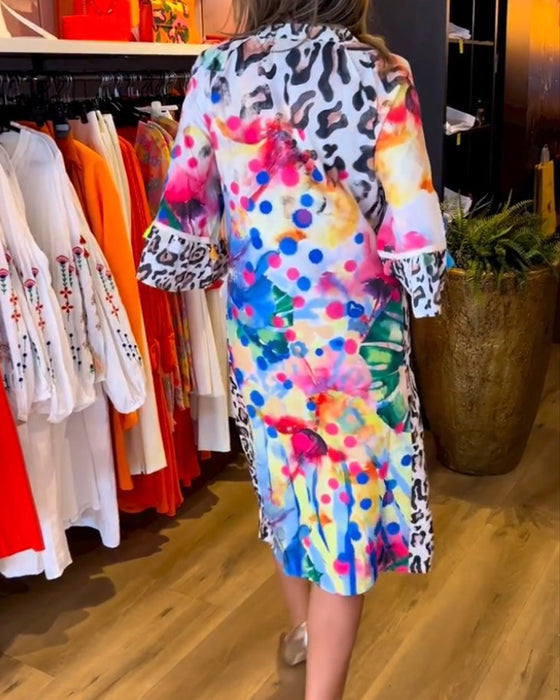 Midikjole med V-hals i leopardmønster