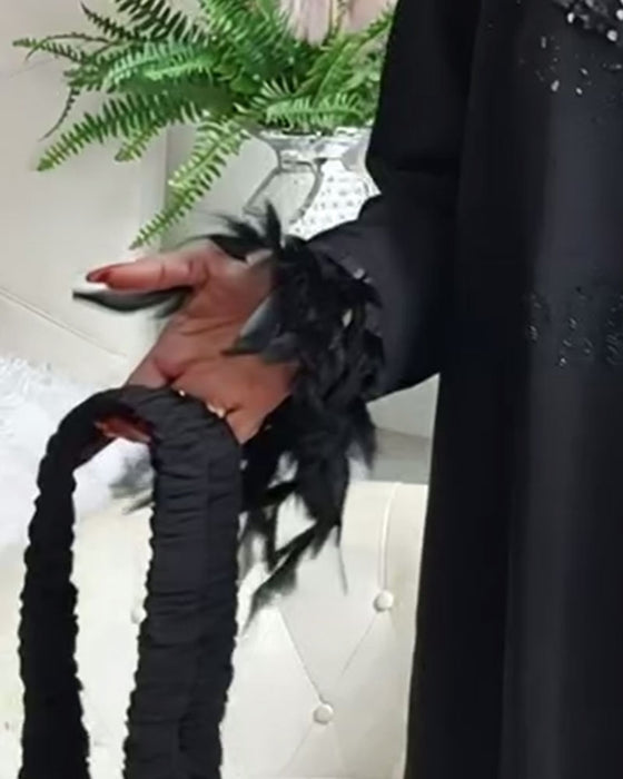 Stilfull Løysittende Kjole Med Paljetter Og Lappetæktsdetaljer