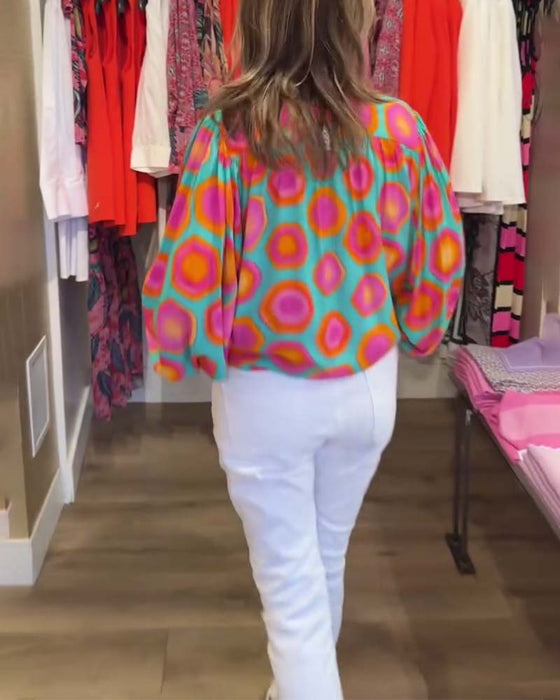 Fargerik skjorte med stativ krage med geometrisk trykk