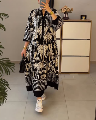 Kjole med trykk, løs og avslappet passform