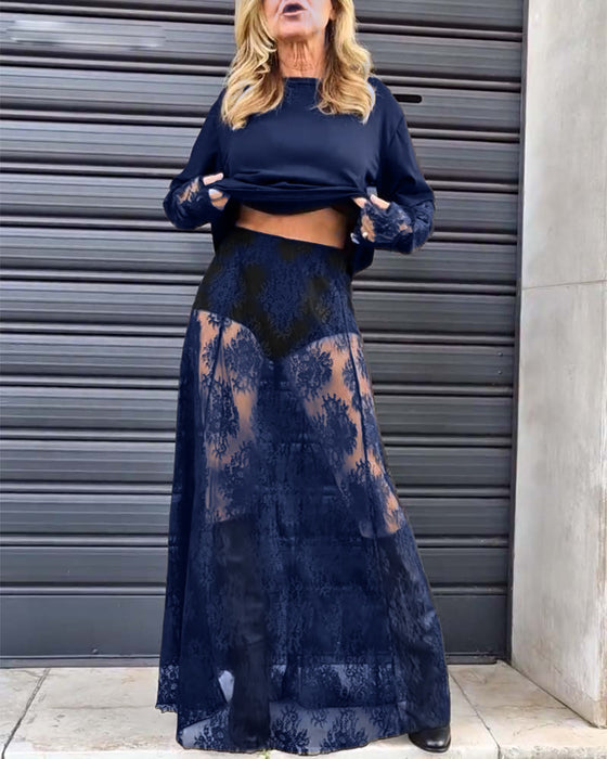 Todelt sett - ensfarget T-skjorte og blondeskjørt