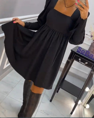 Elegant kjole med firkantet hals i A-linje