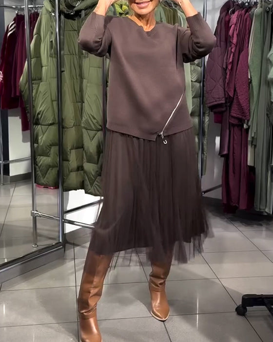 Stilig Sett Med Rundhalset Genser Og Glidelåsdetalj