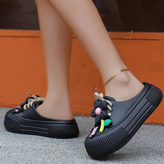 🌴 Dame Pustende Tøfler med Blomsterdekorasjon