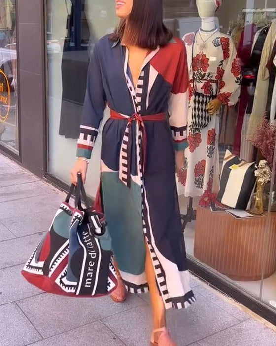 Uformell kjole med fargeblokktrykk med jakkeslag og snøring