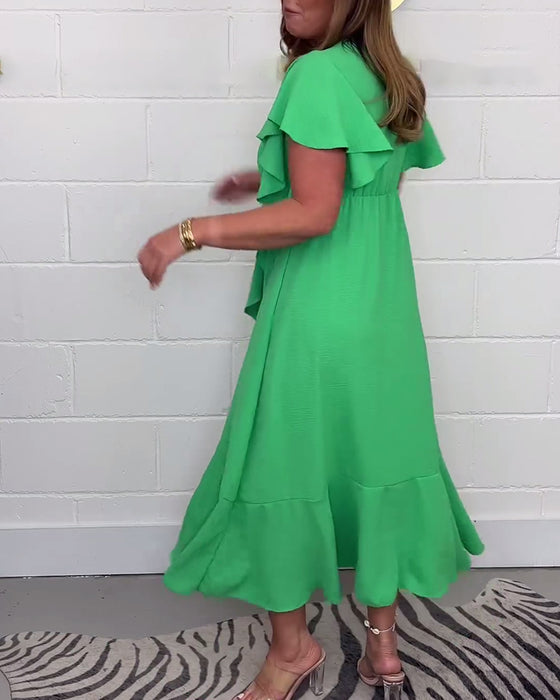 Elegant kjole med volanger i ensfarget splitt