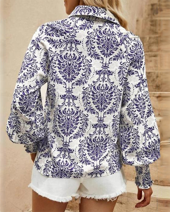 Bluse Med Retro Knapp Detaljer Og Små Florale Trykk