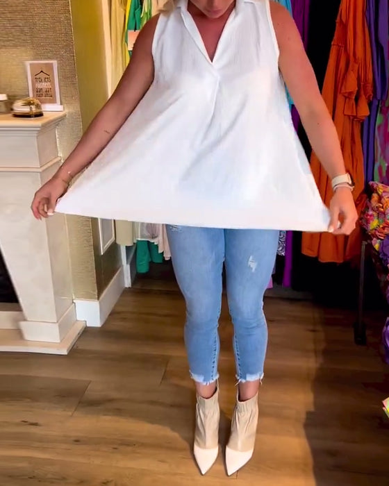 Ermeløs topp med volanger og jakkeslag