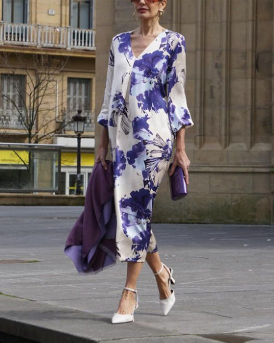 Elegant trykket V-hals kjole