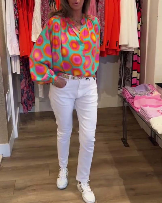 Fargerik skjorte med stativ krage med geometrisk trykk