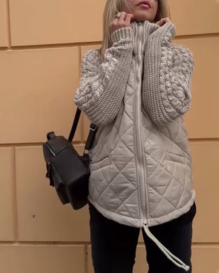 Ensfarget glidelåsfrakk med høy krage