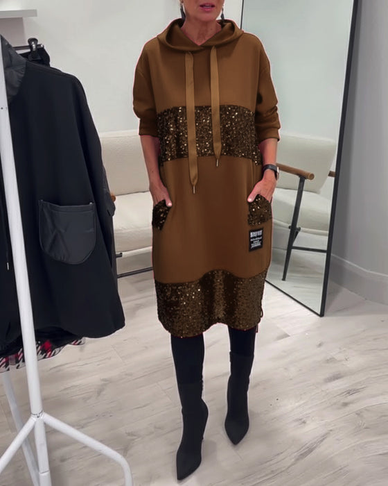 Kjole Med Hette Og Moteriktig Patchwork
