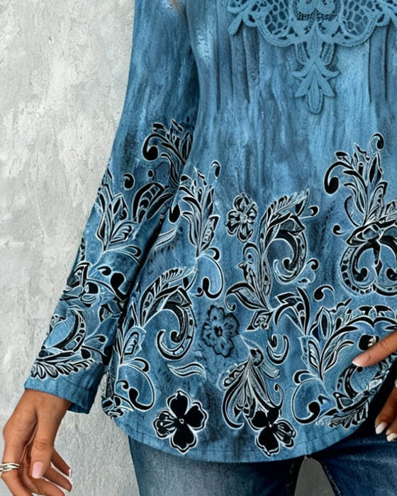 Bluse Lappearbeid Krage Og Strategisk Plassert Trykt