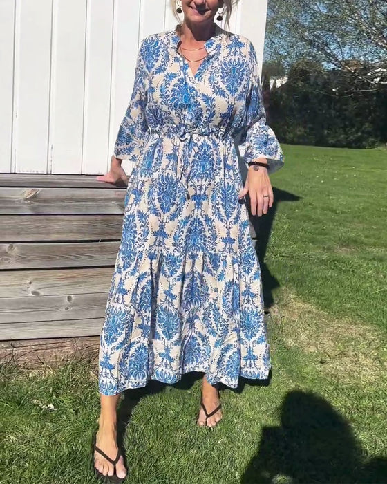 Kjole med snøring med klokkeermer