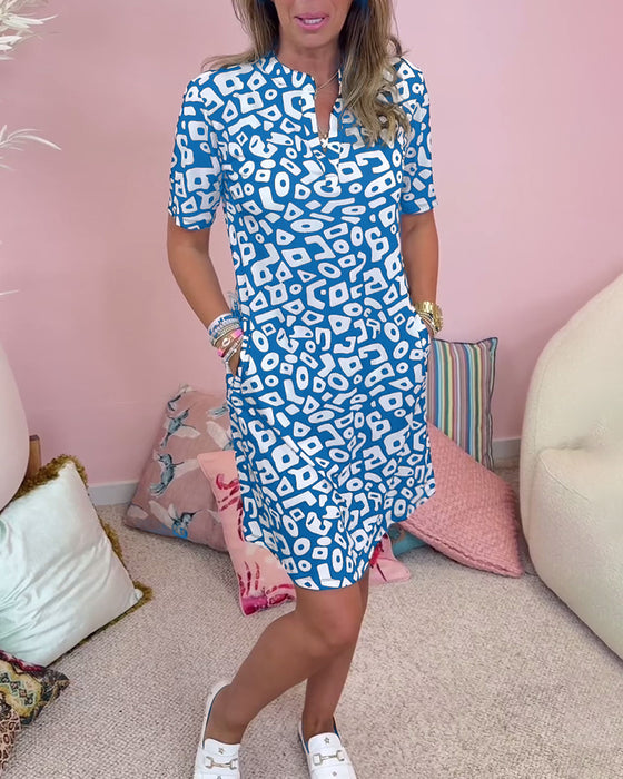 Uformell kjole med V-hals med trykt lomme