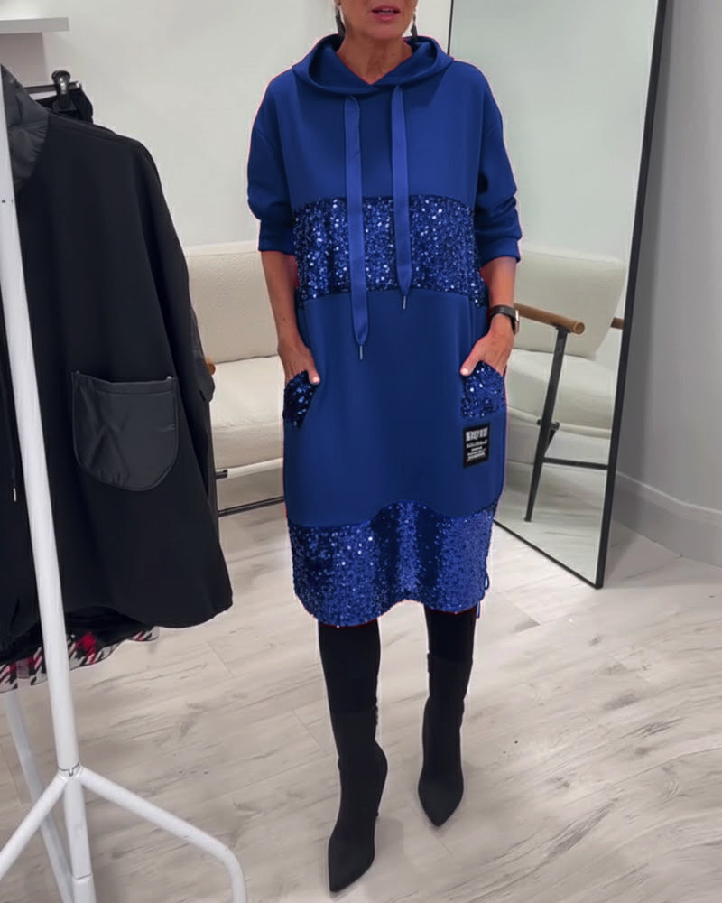 Kjole Med Hette Og Moteriktig Patchwork