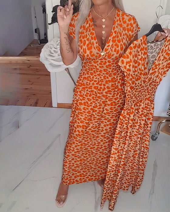 Elegant kjole med leopardprint og v-hals