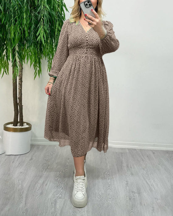 Elegant kjole med trykk med knapper