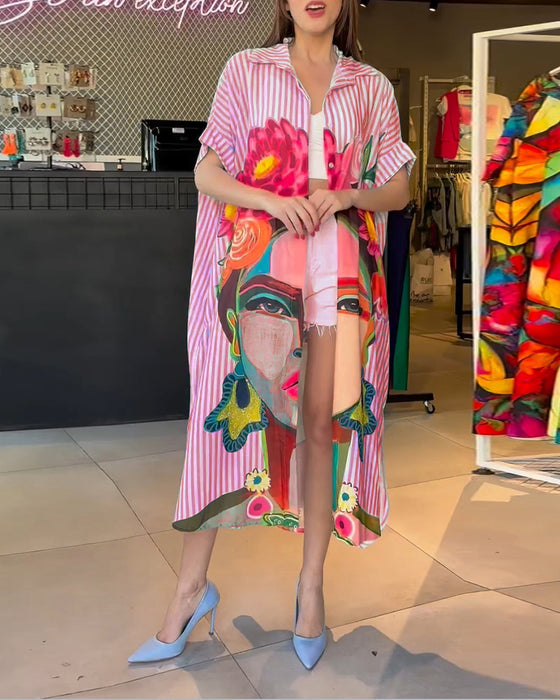 Vertikal stripete jakkeslagsbluse med karaktertrykk