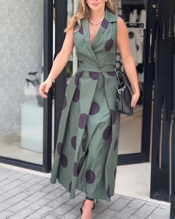 Elegant ensfarget kjole uten ermeslag