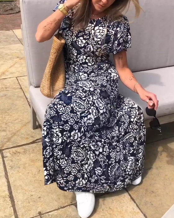 Kortermet lang kjole med blomstertrykk