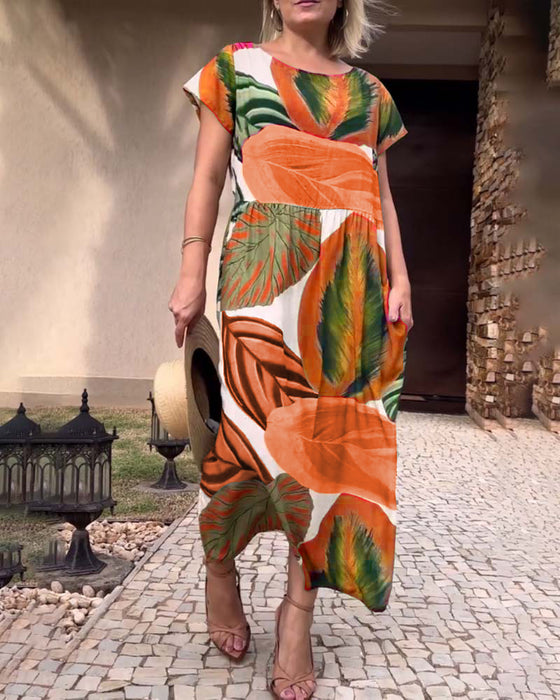 Kortermet kjole med bladtrykk