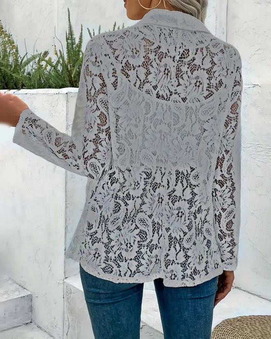 Ensfarget elegant kåpe med floral blonder og jakkeslag