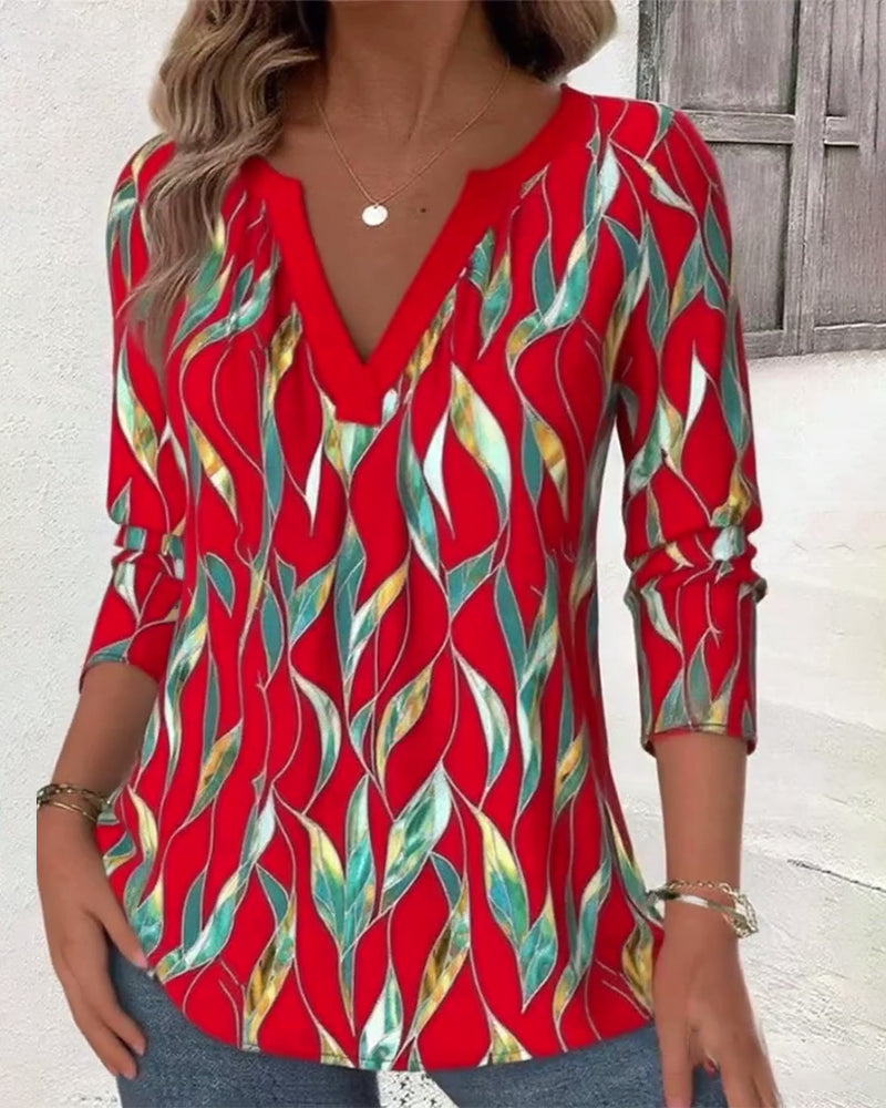 T-skjorte med avslappet bladtrykk og v-hals