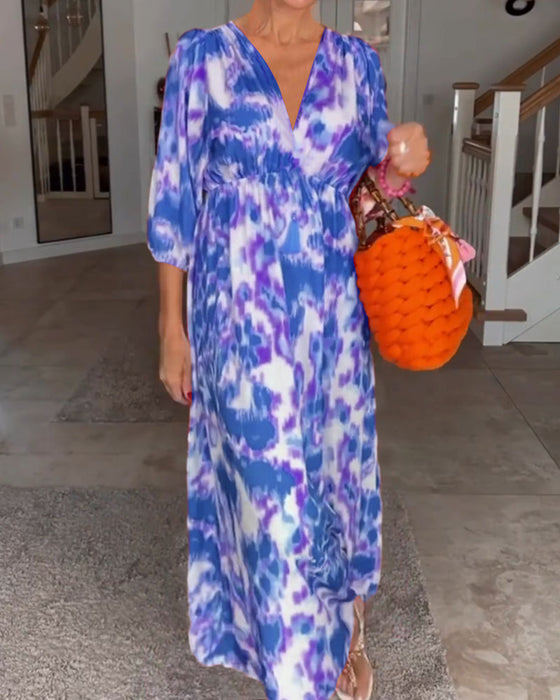 V-hals kjole i motetrykk med 3/4 erme