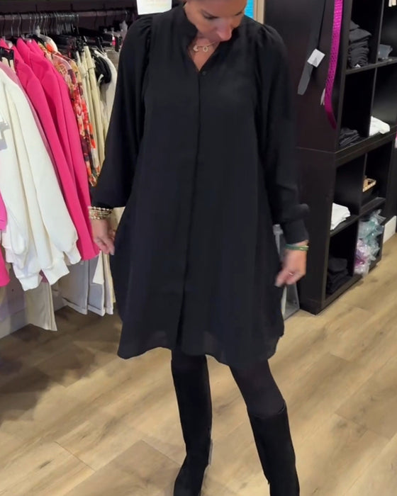 Kjole med V-hals og knelengde