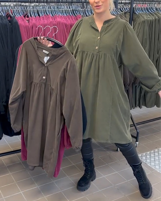 Knappet Kjole Med V-Utringning Og Lange Ermer