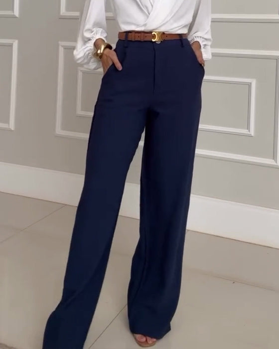 Uformell lomme i ensfarget bukse