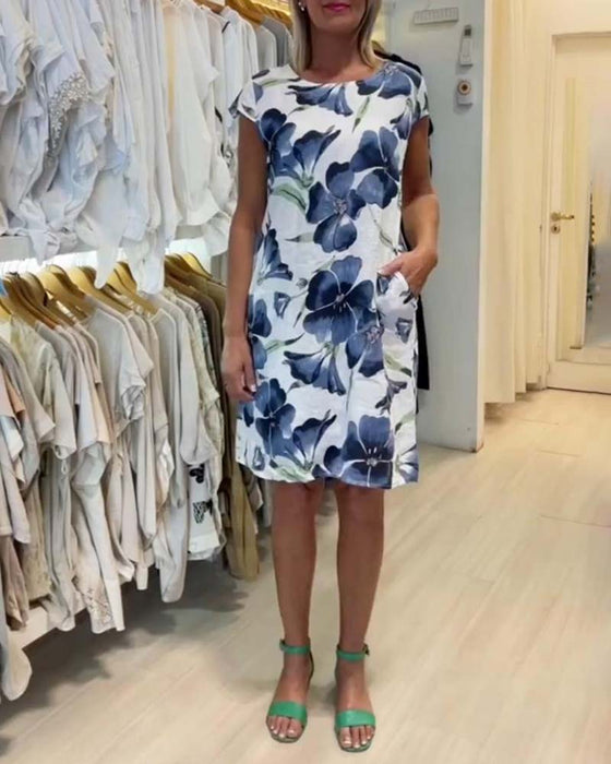 Kortermet kjole med blomstertrykk